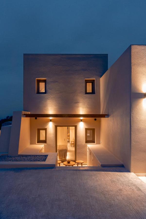 Living Moments Fira (Santorini)