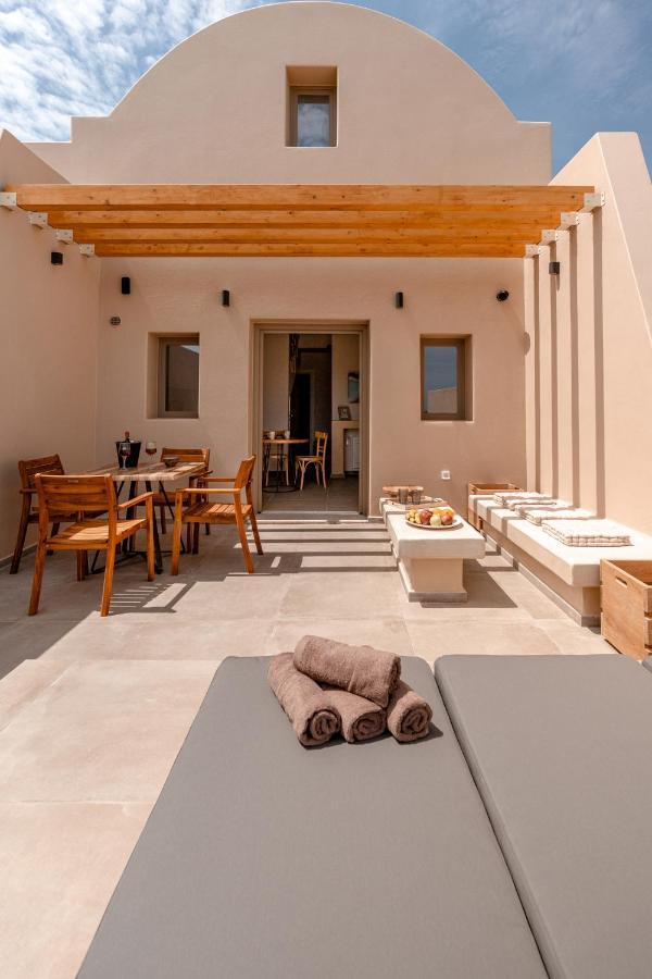 Living Moments Fira (Santorini)